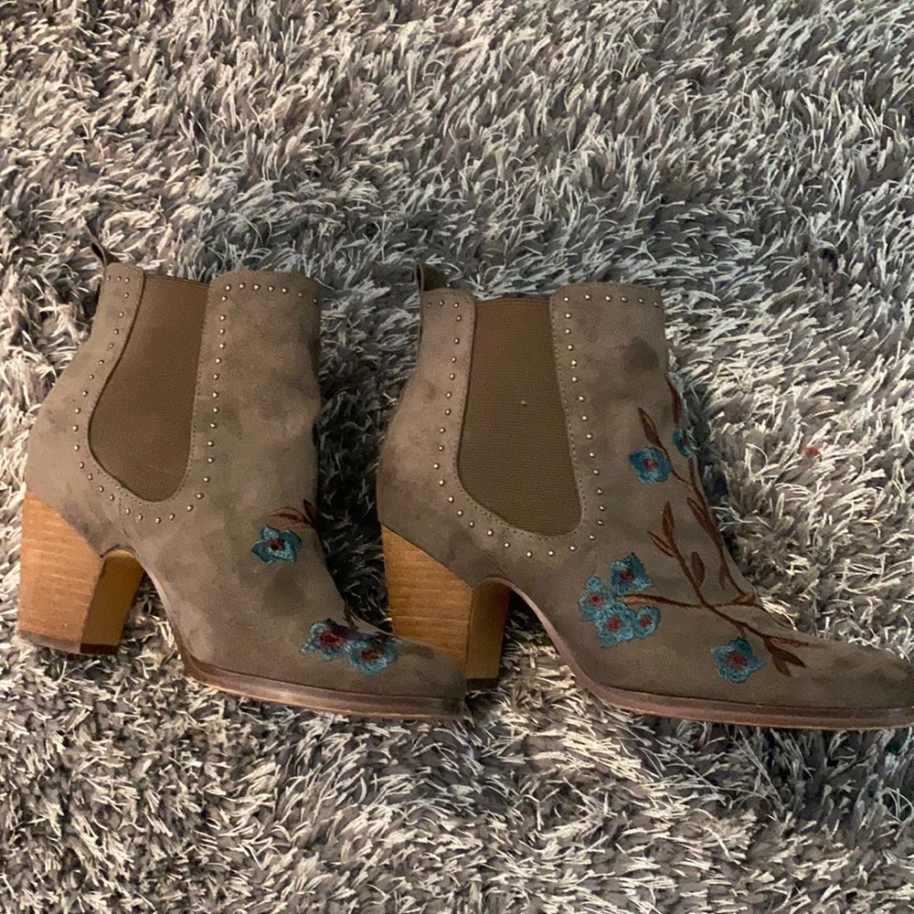 Crown Vintage floral embroidered stacked boots booties